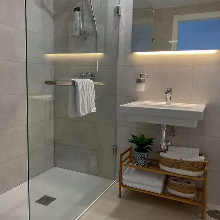 Heerlijk Penthouse, Dakterras Met Prachtig Zeezicht, Kingsize Bed, Zwembad, 700m *