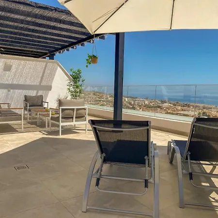 Apartment Heerlijk Penthouse, Dakterras Met Prachtig Zeezicht, Kingsize Bed, Zwembad, 700m *